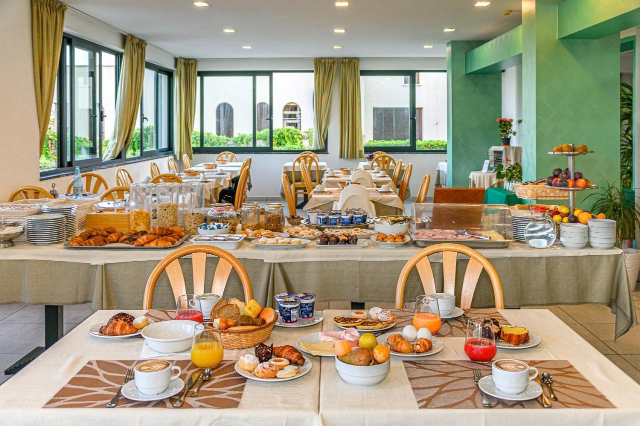 Hotel Paris リド・ディ・カマイオーレ エクステリア 写真